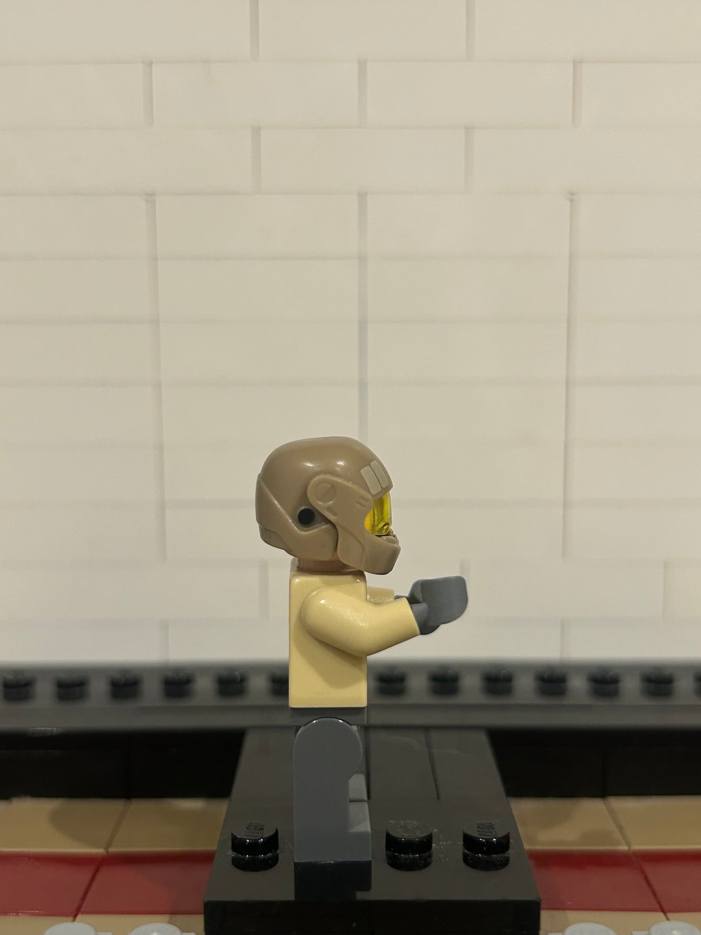 LEGO resistance trooper (light brown)