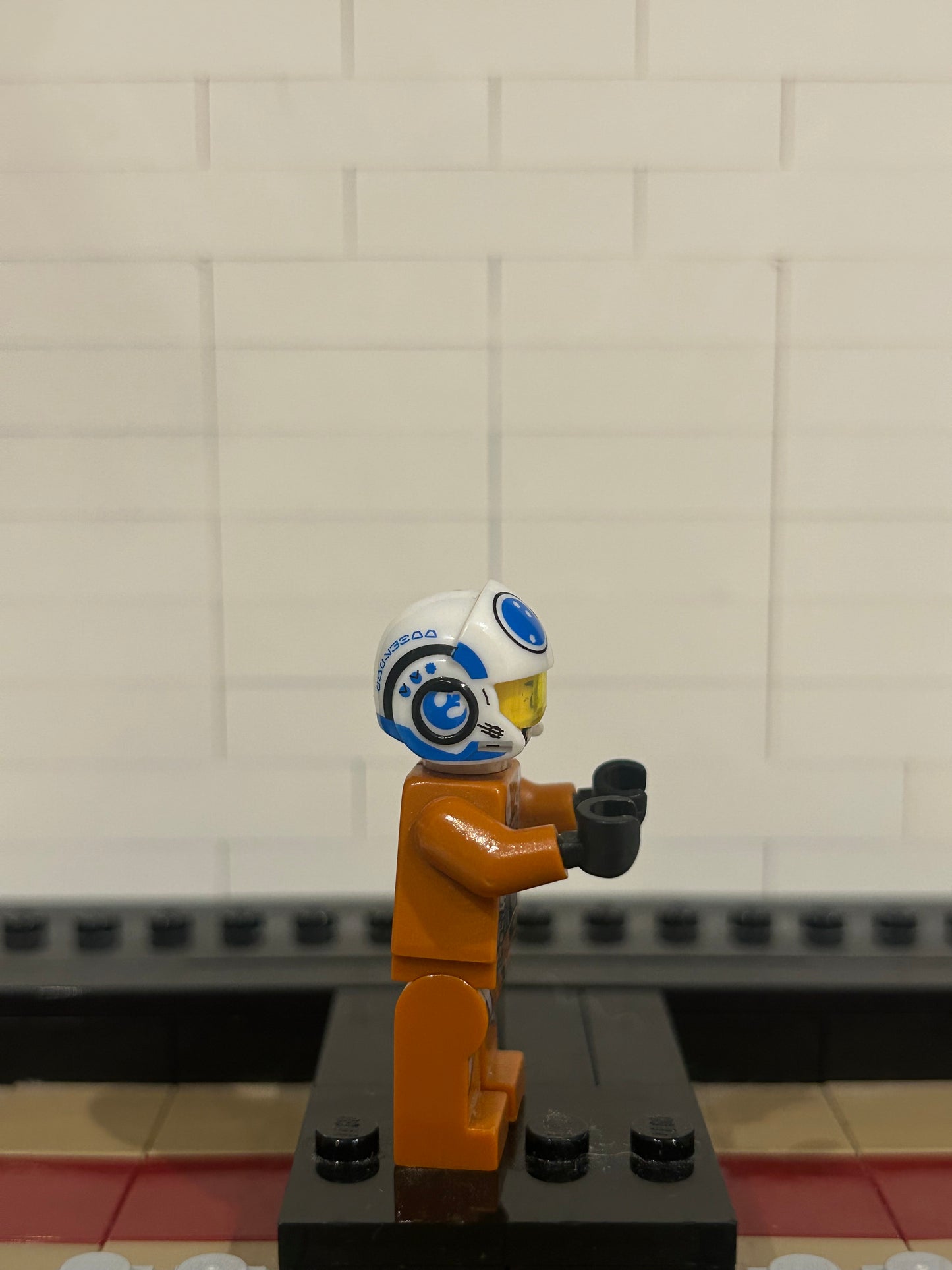 LEGO resistance pilot (blue helmet)