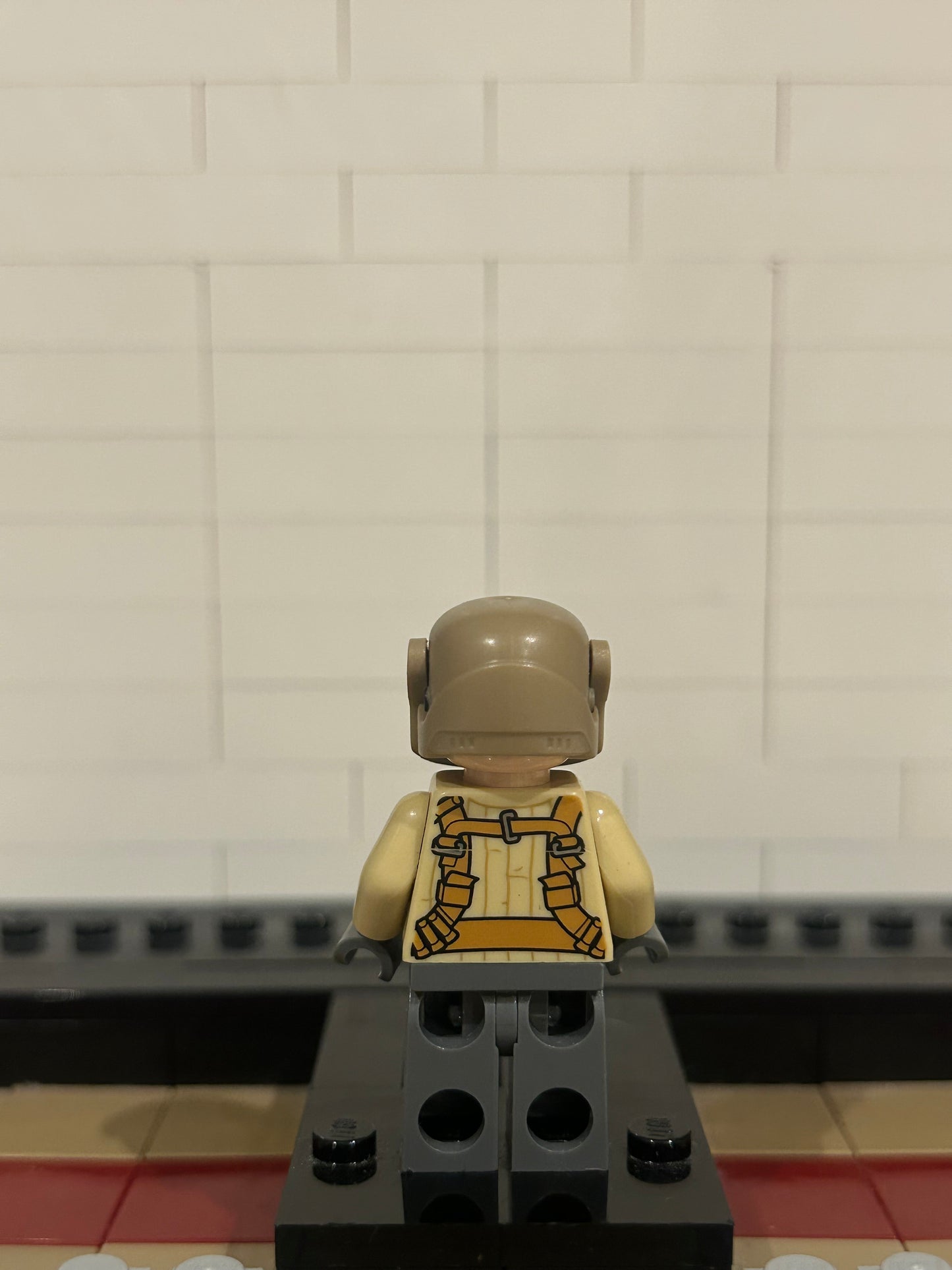 LEGO resistance trooper (light brown)